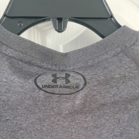 Gray Mens Under Armour sport shirt size small. - Picture 5 of 6